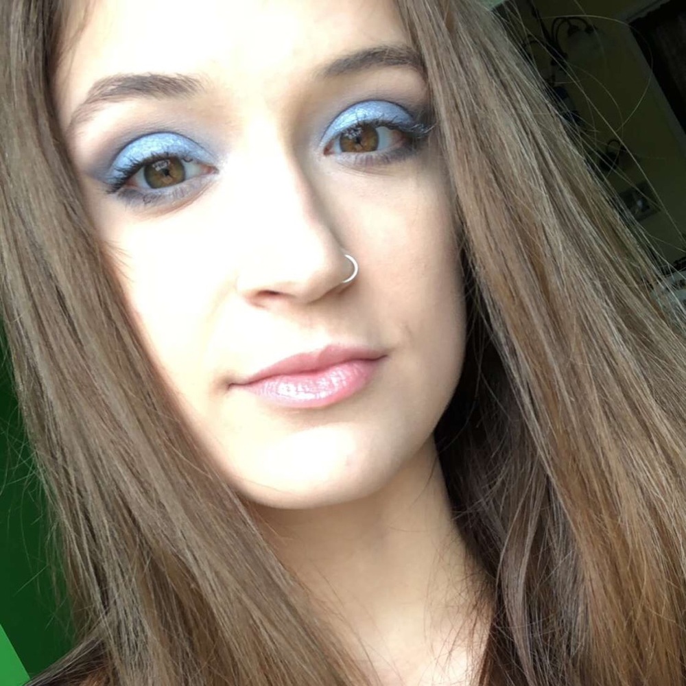 Meet your Posher, Laci 🍒